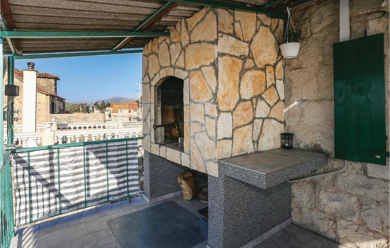 Lovely Apartment In Kastel Gomilica With Kitchen Kastela