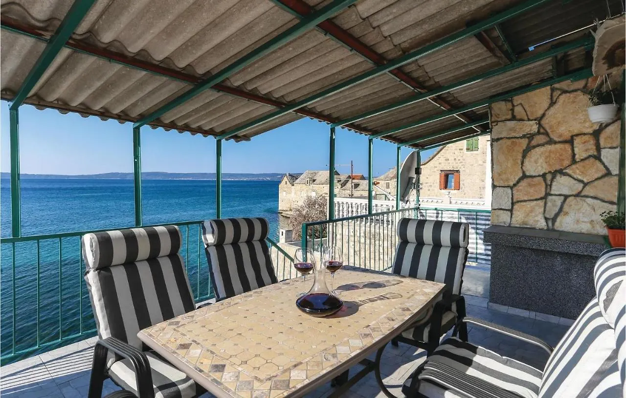 Lovely Apartment In Kastel Gomilica With Kitchen Kastela 0*,