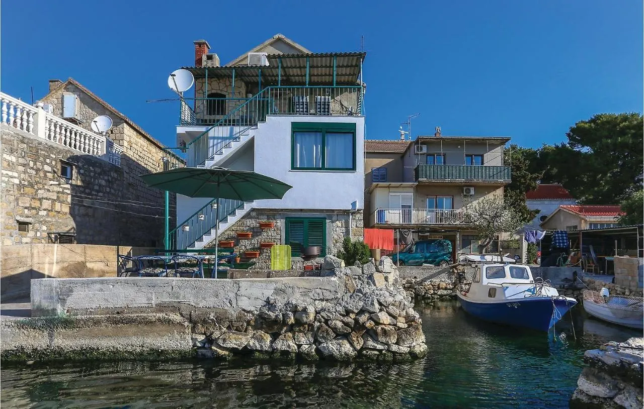 Lovely Apartment In Kastel Gomilica With Kitchen Kastela